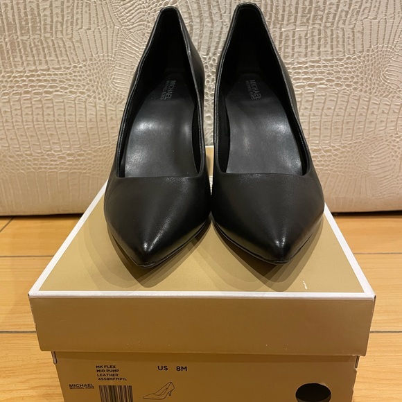 Micheal Kors size 8 black heels - new in box 👠🎁 - Picture 1 of 6
